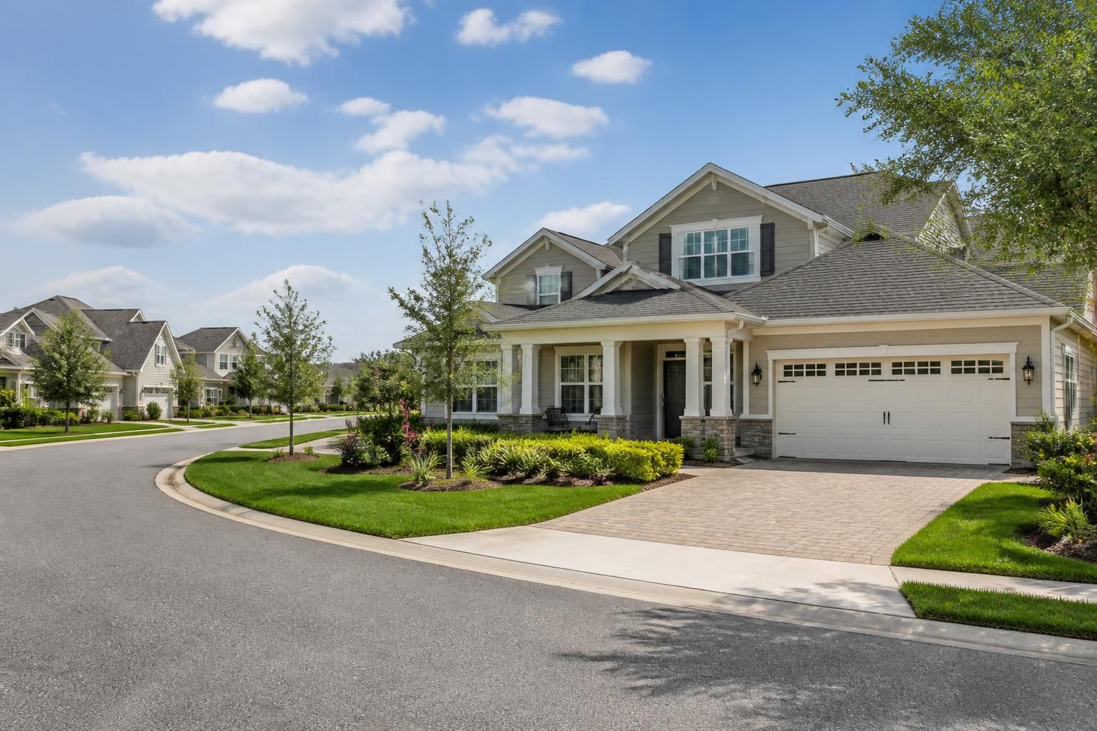 Jacksonville suburban homes with clean roof exteriors.
